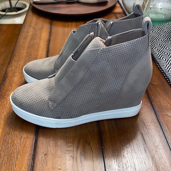 Platform booties - Picture 2 of 5